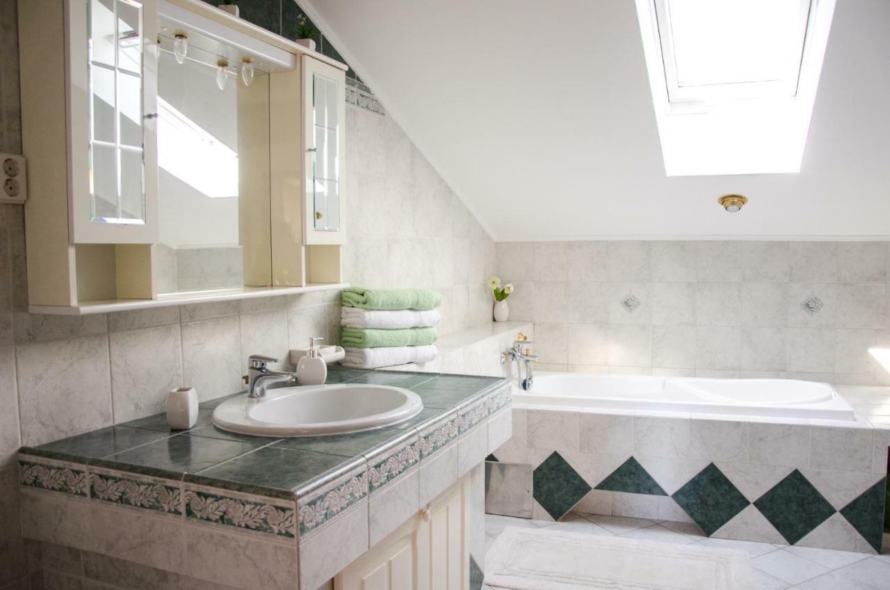 Guesthouse Ruza Сень Экстерьер фото